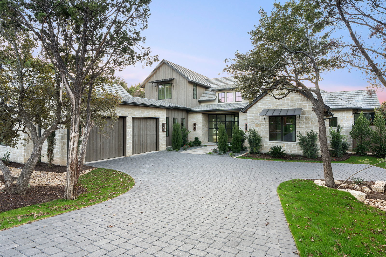 Amarra Cottages hero image